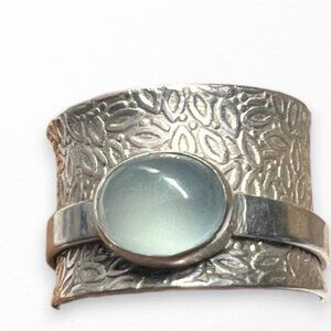 Silver spinner ring with soft green color moonstone size 8